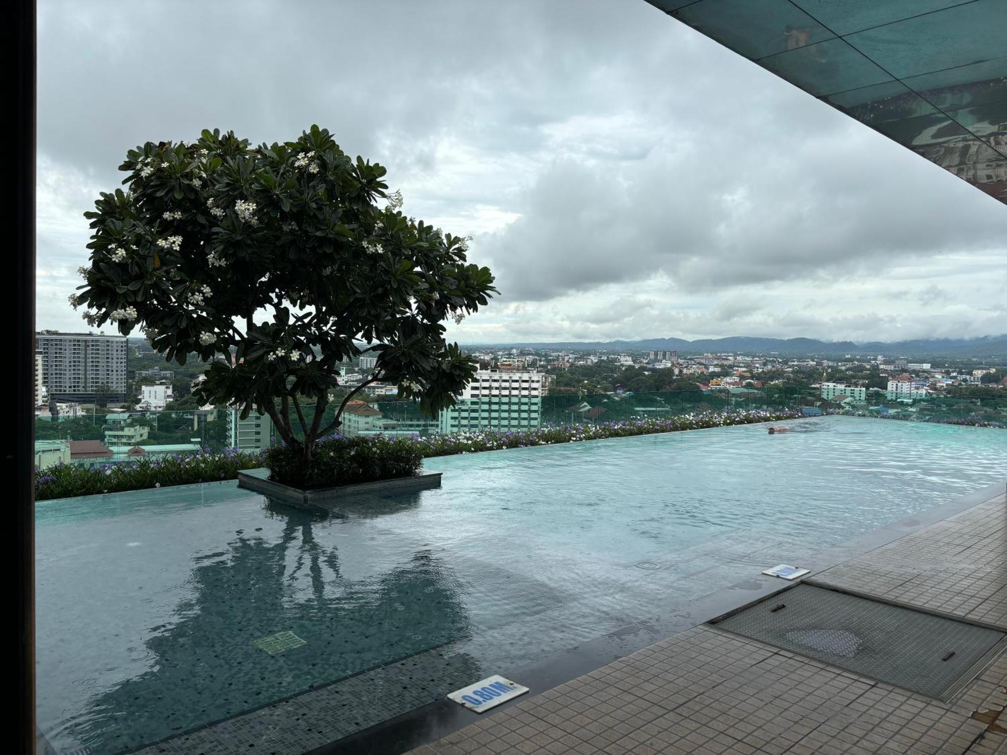 Hotel Astra Bee Friend Chiangmai Chiang Mai Esterno foto